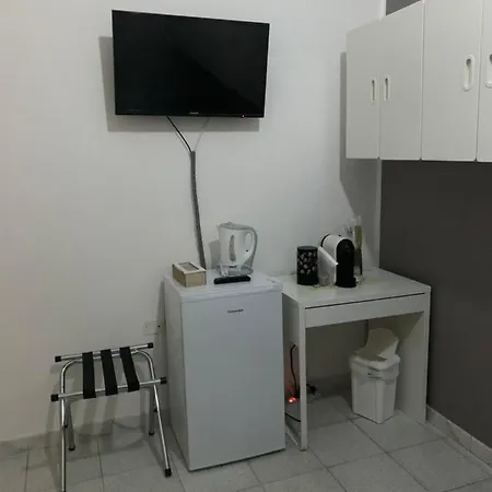 Bedroom Low Cost Di Elisa בית הארחה *