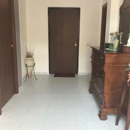 Bedroom Low Cost Di Elisa קוורטוצ'ו