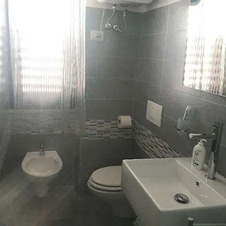 Bedroom Low Cost Di Elisa קוורטוצ'ו